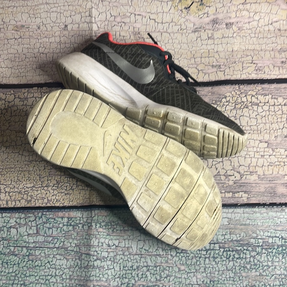 3️⃣/$15! Nikes - Picture 3 of 8